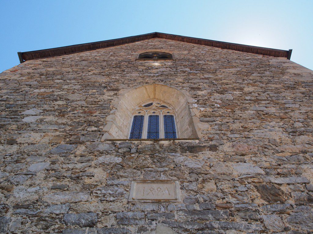 la spoglia facciata della chiesa di Šentrupert