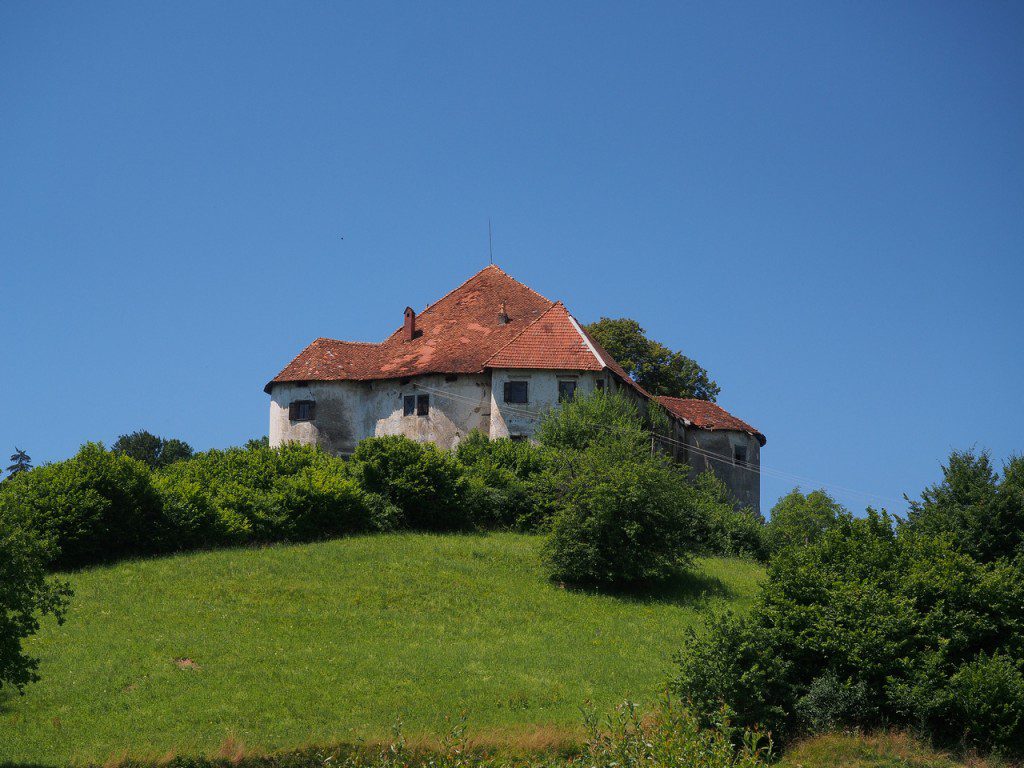 Veduta del Grad Škrljevo, vicino a Šentrupert 