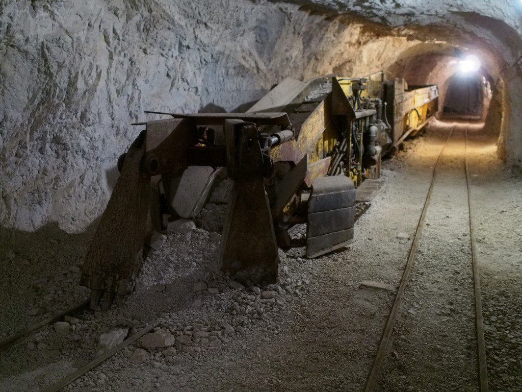 Podzemlje Pece: viaggio al centro della terra 12 Moderni macchinari facilitavano il lavoro dei minatori