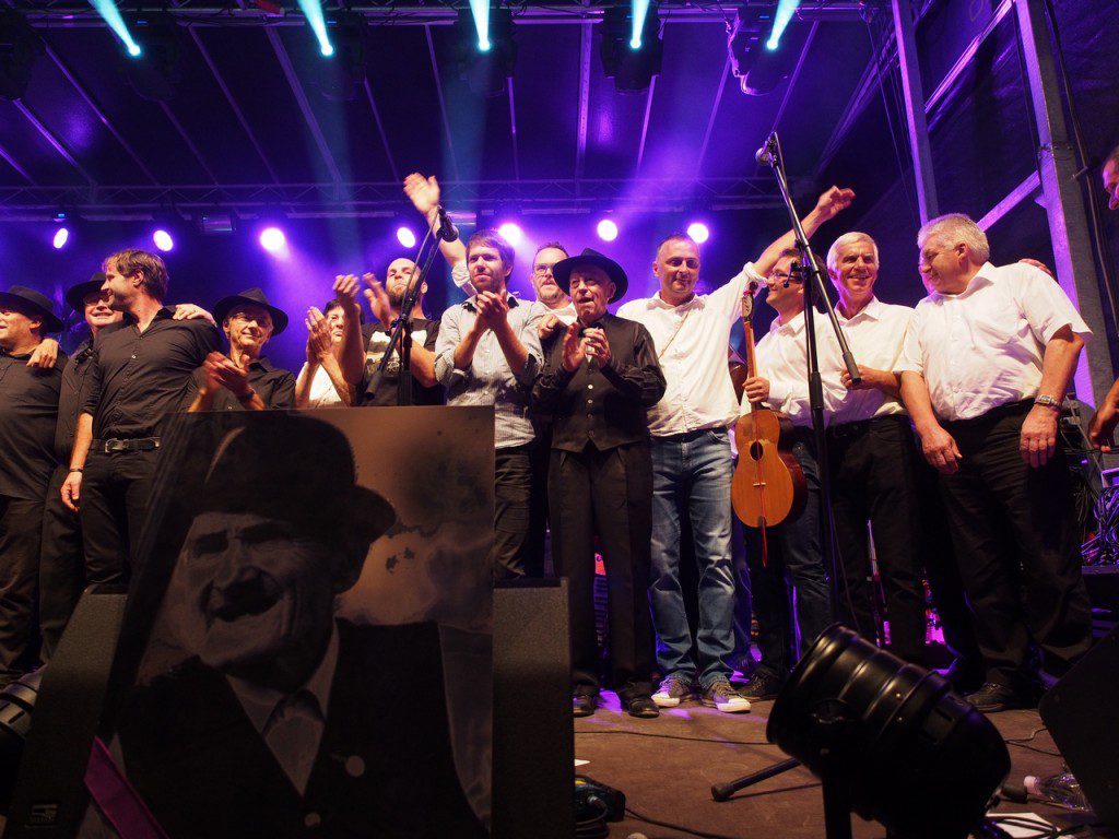 Affetti, radici e musica: la Prekmurska secondo Milan Kreslin 10 Milan Kreslin col figlio Vlado, I Mali Bogovi e la Beltinška banda a Beltinci