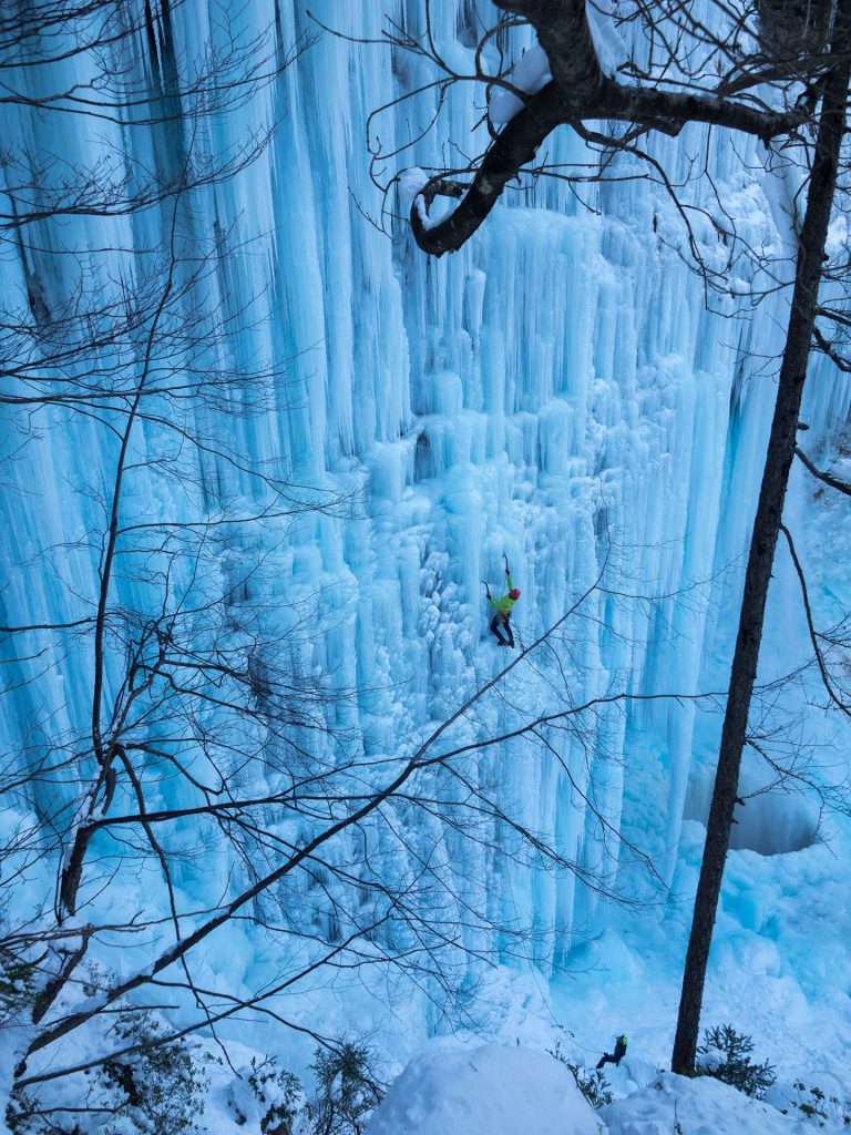 Slap Peričnik, una meraviglia per tutte le stagioni! 10 Coraggiosi rocciatori in azione!