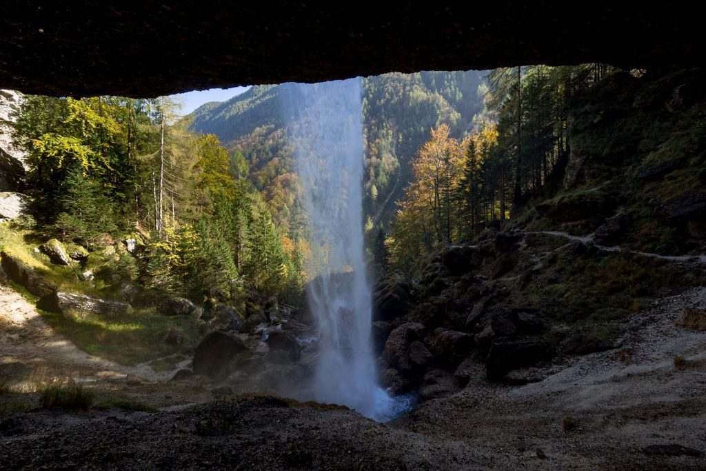 Slap Peričnik, una meraviglia per tutte le stagioni! 8 Dietro la cascata inferiore, coi colori autunnali - Slap Peričnik