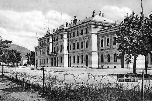 La più giovane ha 70 anni: buon compleanno, Nova Gorica! 7 la stazione Transalpina dietro al filo spinato