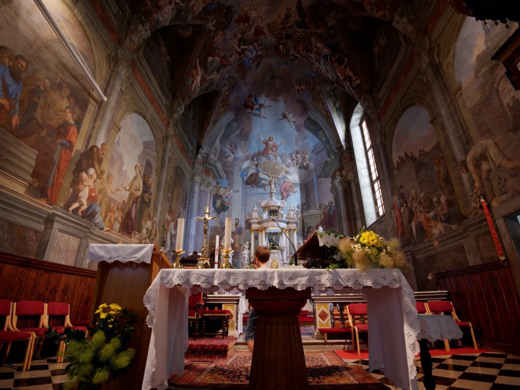 Storie, acque e vini: benvenuti a Vipava 12 Vipava - Interno della chiesa di Santo Stefano