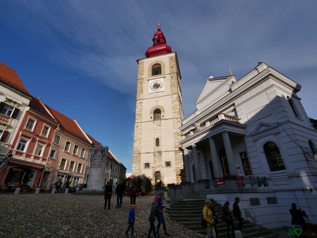 Ptuj, antico luogo di-vino 7 La chiesa di San Giorgio con l'Orfejev spomenik