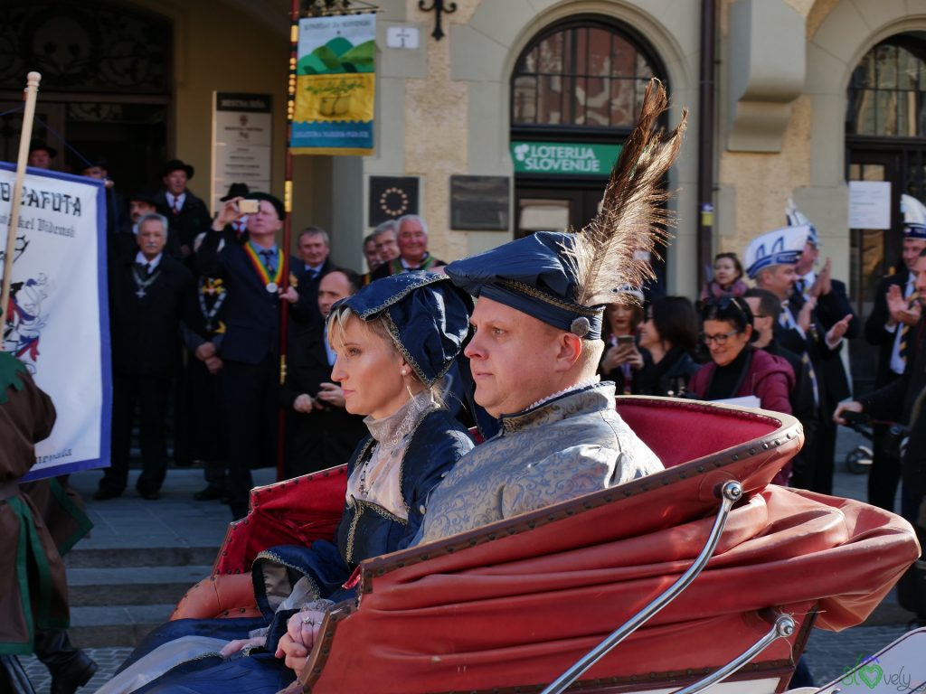 Ptuj, antico luogo di-vino 17 Il principe del Carnevale con la sua consorte