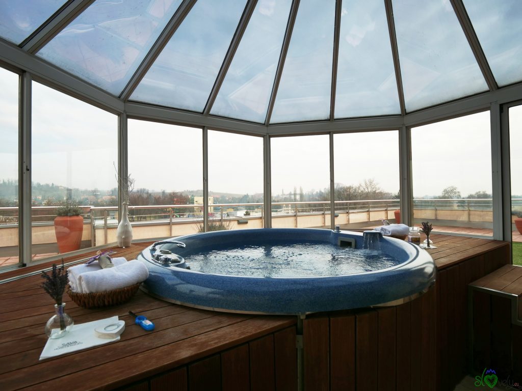 Terme Ptuj - Grand Hotel Primus 7 L'idromassaggio in terrazzo della suite Antonius