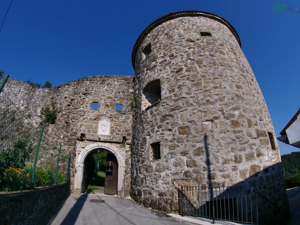 Cena segreta al castello di Prem 8 L'ingresso del Grad Prem