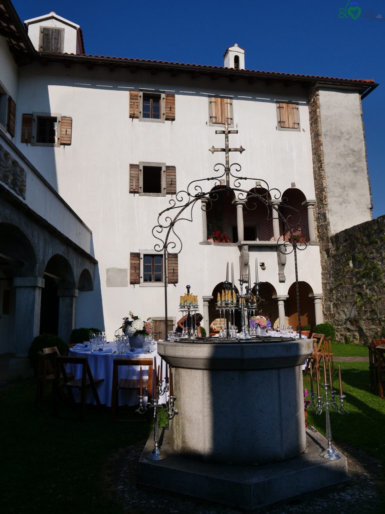 Cena segreta al castello di Prem 7 L'antico pozzo del castello