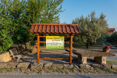 Il mini-kozolec della kmetija Dolenc a Barižoni. Istria slovena