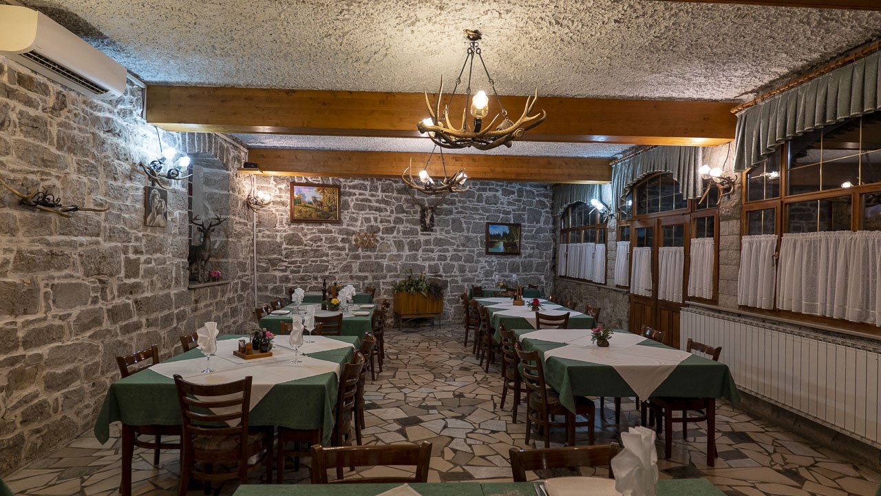 Gostilna Pod Slavnikom.