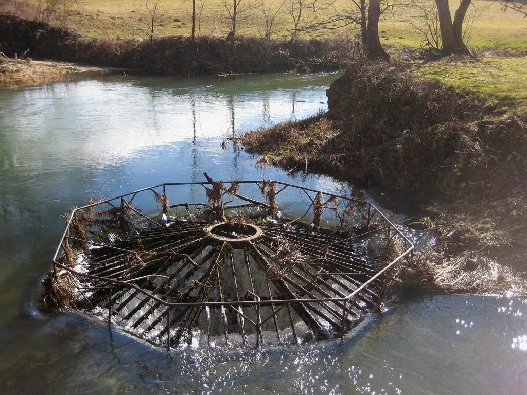 Una delle Putickove štirne, dove l'Unica scompare sottoterra (foto da Wikipedia).
Laghi intermittenti in Slovenia