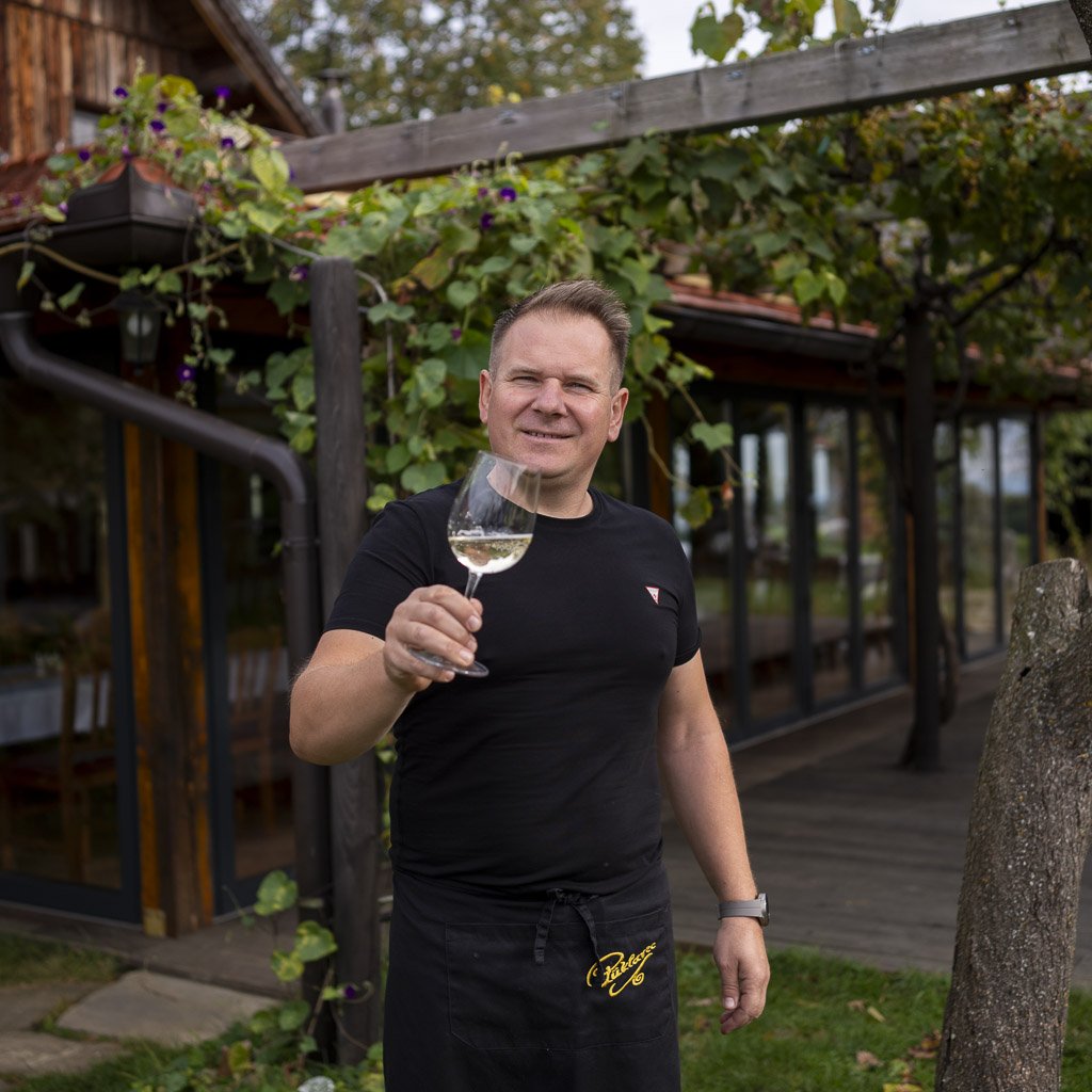 Alla scoperta della Prlekija tra vino e relax 22 Blaž Püklavec ci accoglie nel suo splendido agriturismo.