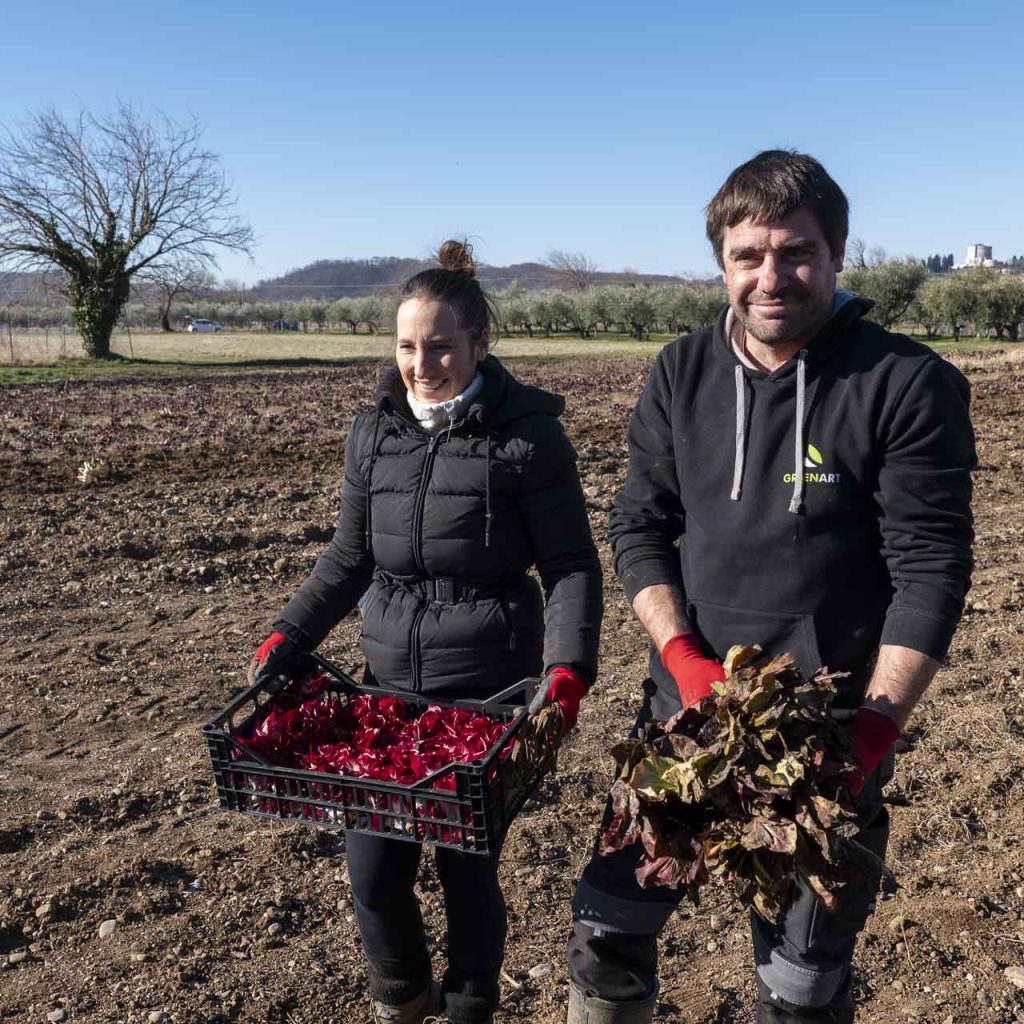 Teja e Boštjan Koršič ci mostrano i loro prodotti.