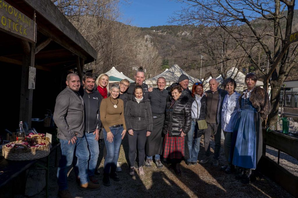 Il gruppone dei ristoratori che si sono cimentati dietro ai fornelli!