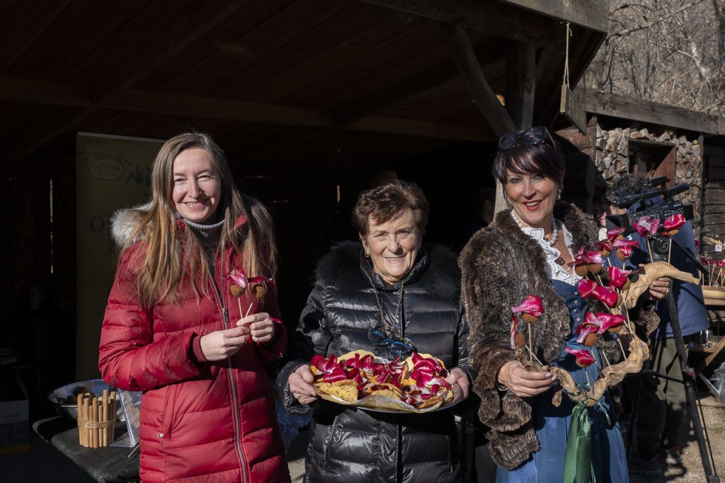 Assieme a Celestina ed Elena Pintar della trattoria Alla Luna di Gorizia.