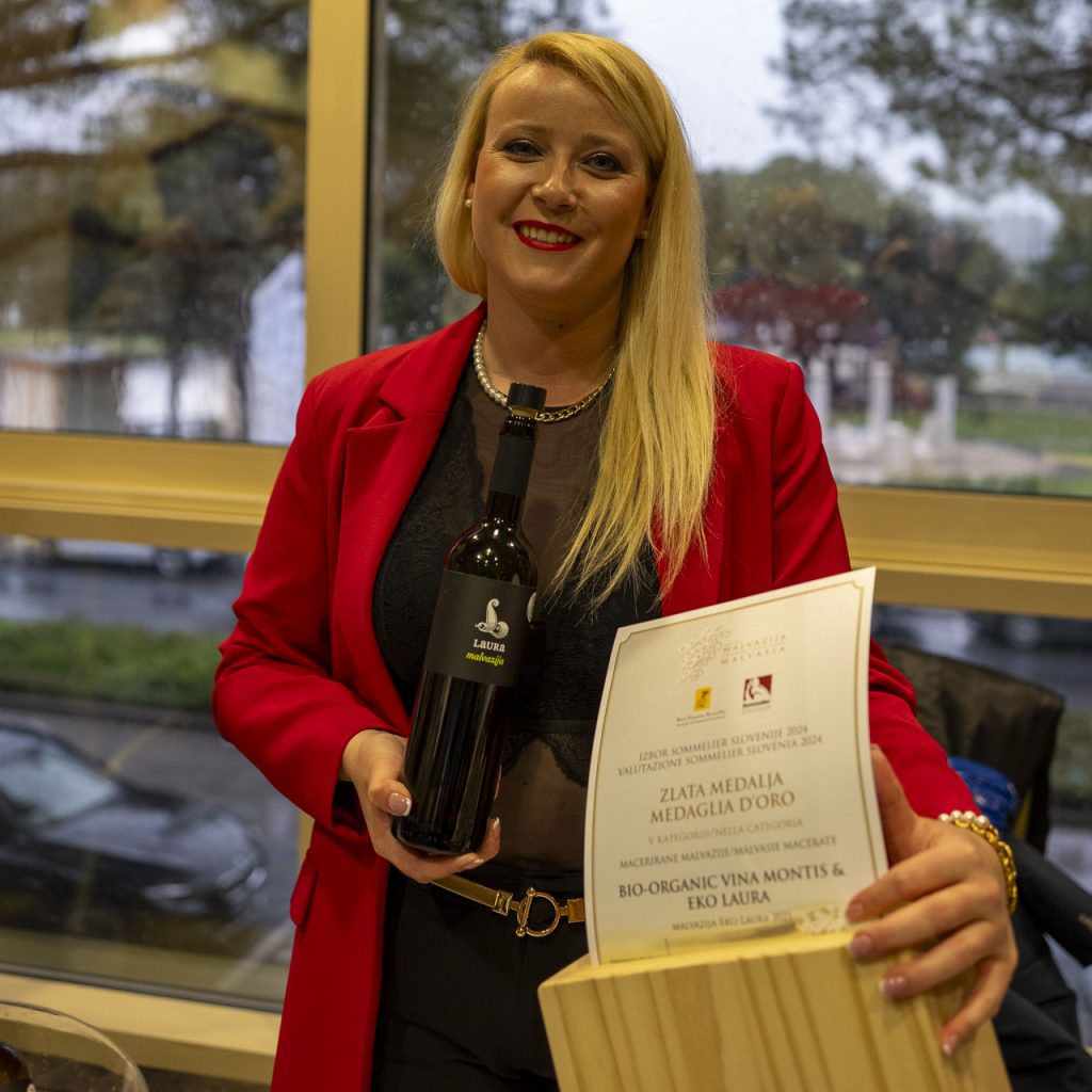 Festival della Malvasia di Portorož – Portorose: alla scoperta del vino dal tocco mediterraneo 9 La cara amica Elizabet Bordon con la sua medaglia d'oro per la Malvazija Laura.