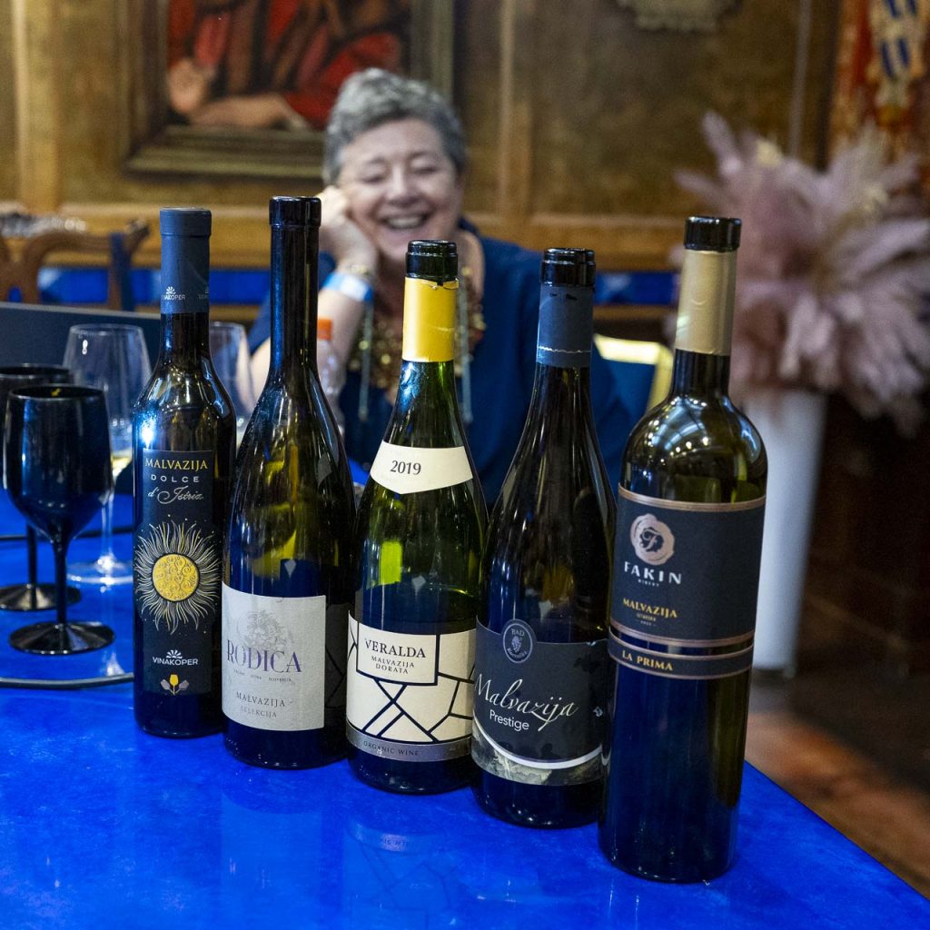 Festival della Malvasia di Portorož – Portorose: alla scoperta del vino dal tocco mediterraneo 12 La selezione di malvasie per il workshop con Liliana Savioli.