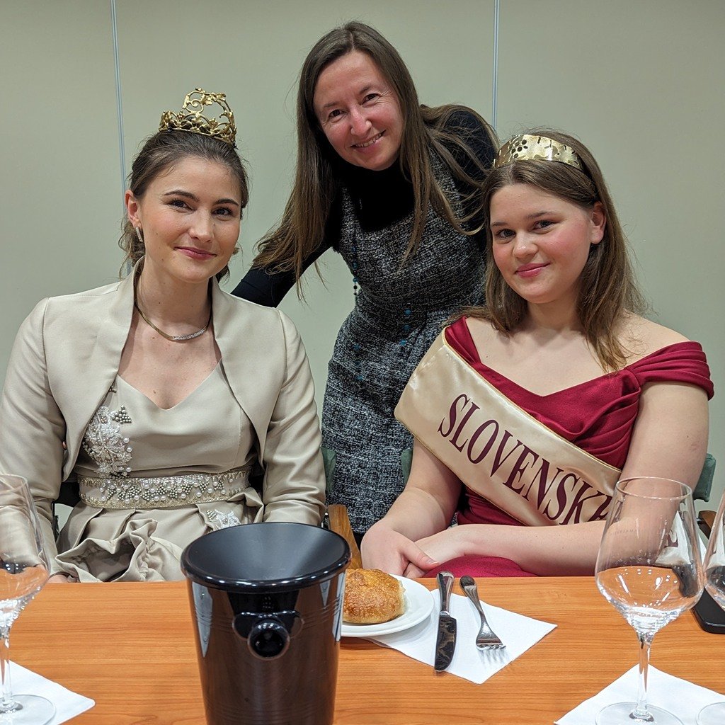 Festival della Malvasia di Portorož – Portorose: alla scoperta del vino dal tocco mediterraneo 8 Assieme alle 2 reginette del vino sloveno e istriano del 2024.