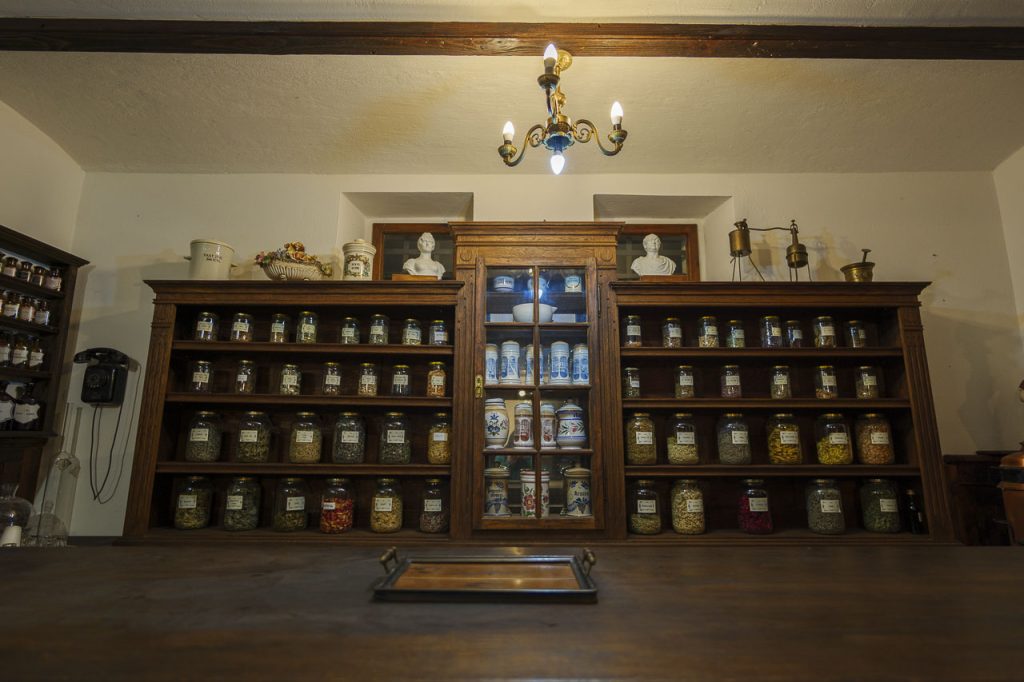 Slovenske gorice: un mondo da scoprire nella Slovenia orientale 19 L'antica farmacia all'interno della villa.