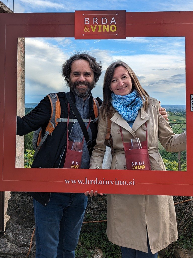 Brda & Vino a Šmartno: perché è un evento da non perdere 11 Foto di rito per il team di Slovely a Brda & Vino!
