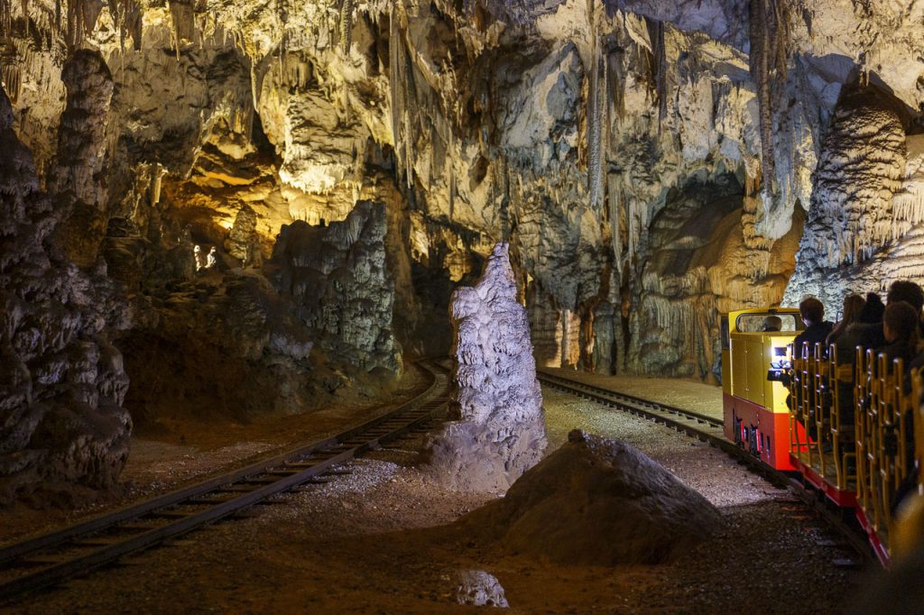 A bordo del mitico trenino delle Grotte di Postumia.