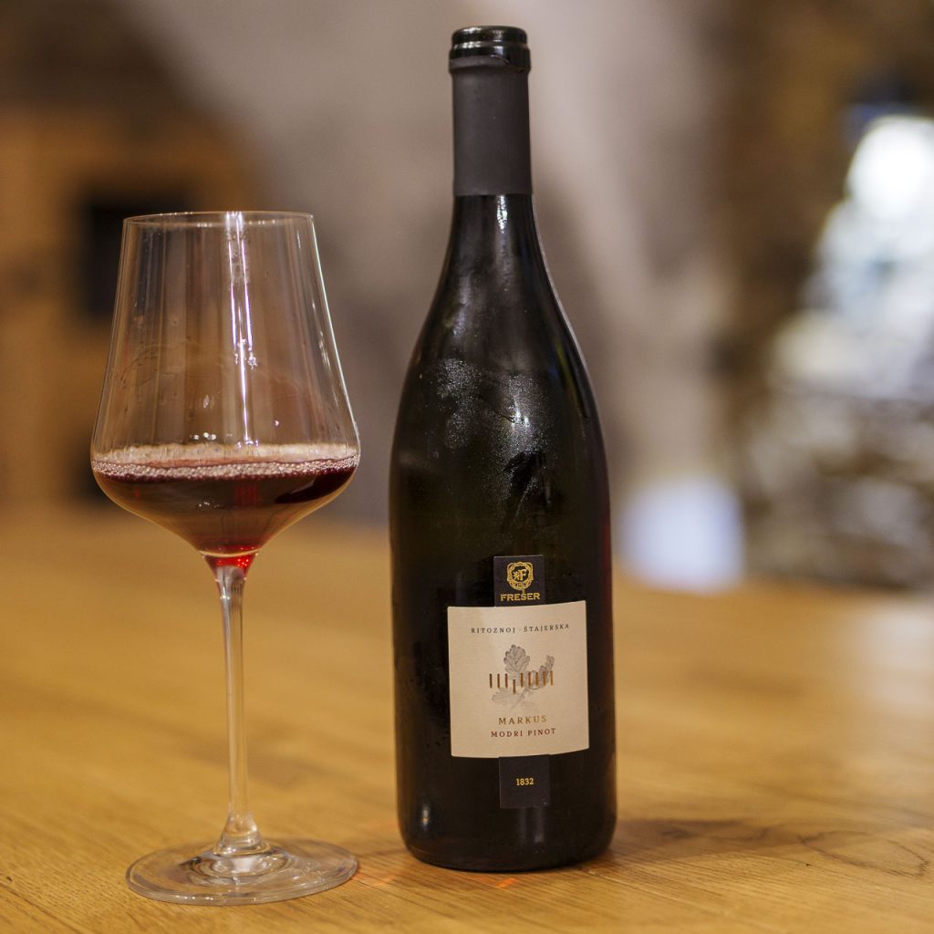 L'ottimo pinot nero della cantina Frešer.