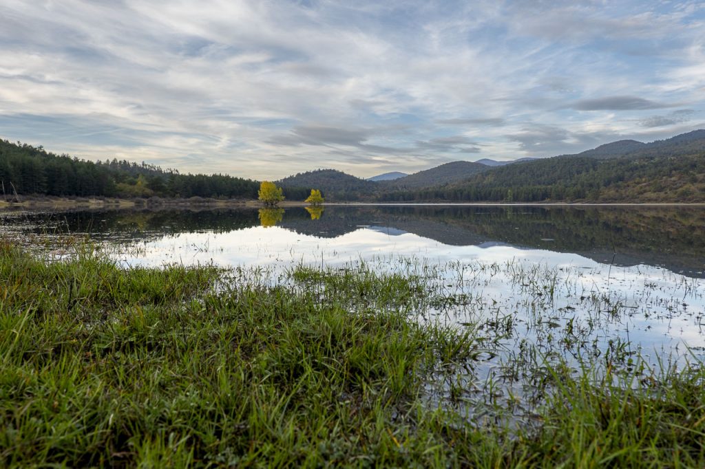 Il Petelinjsko jezero in autunno.