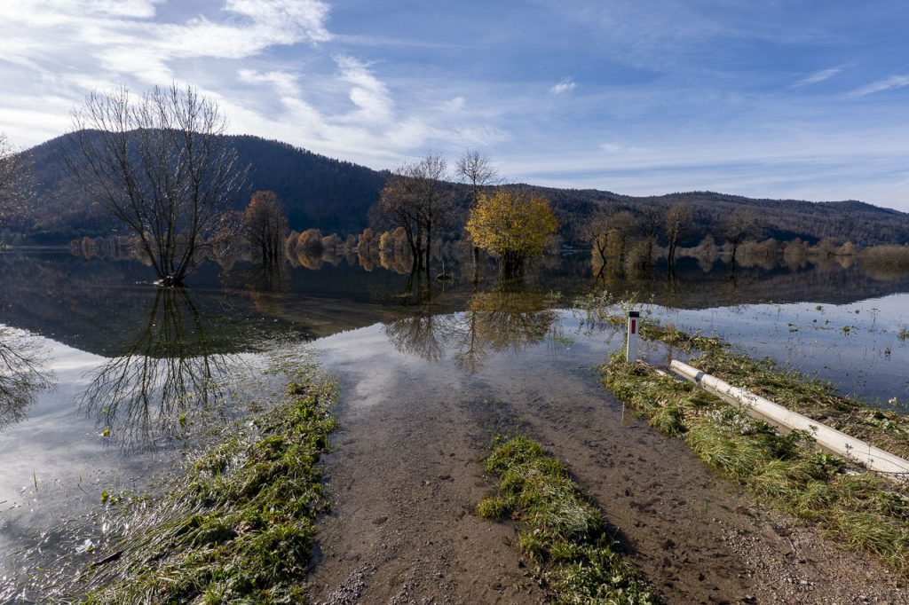 La strada finisce direttamente nel planinsko polje allagato!