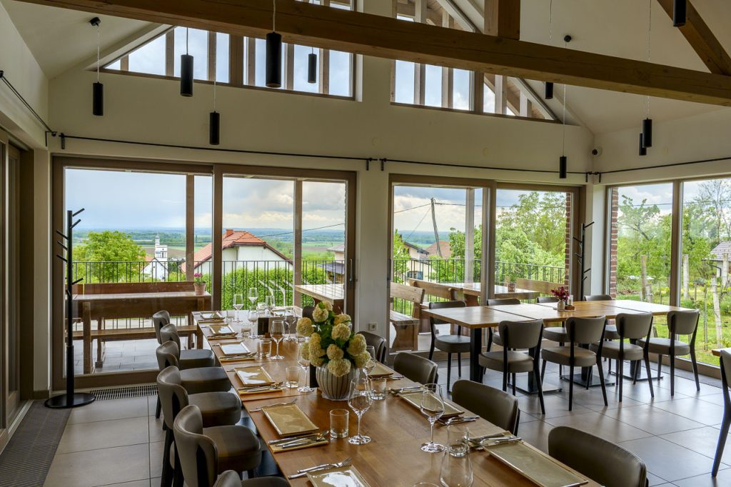 L'interno finemente arredato dell'agriturismo Puhan.