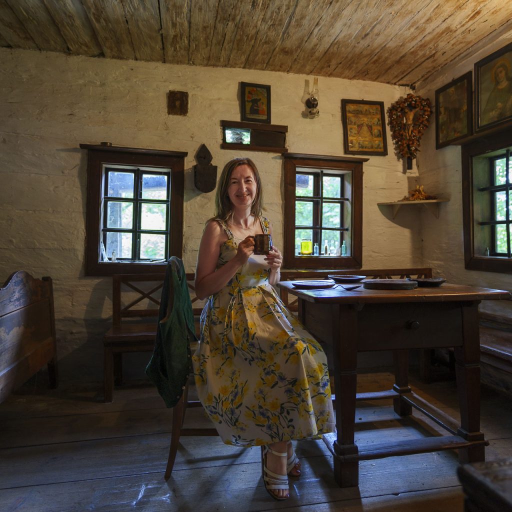 All'interno della casa "nuova", in muratura.