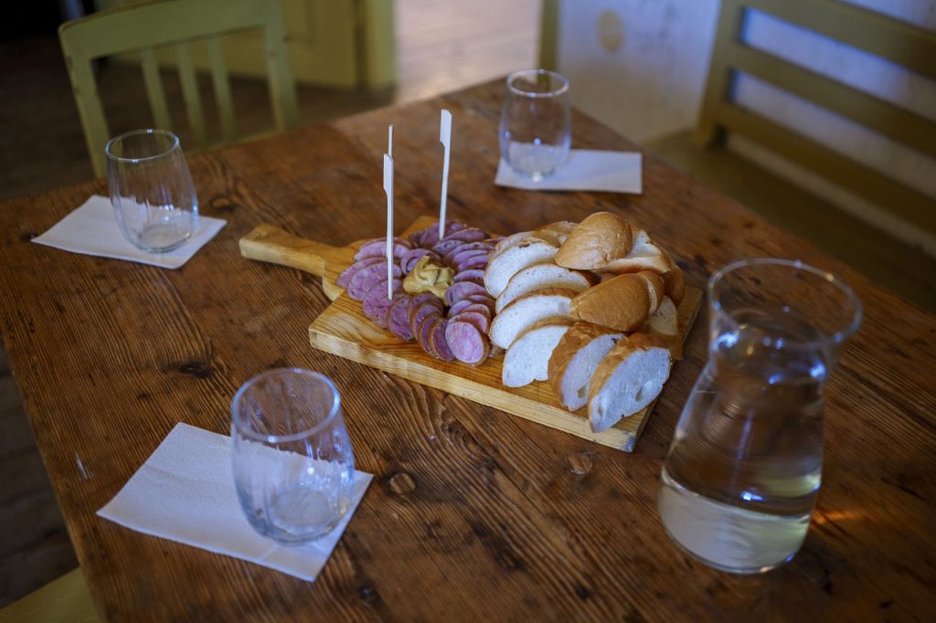 Velenje, la più giovane e dinamica città slovena 9 La merenda dei minatori di Velenje.