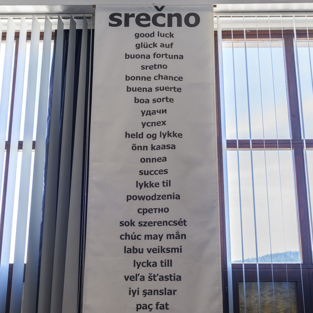 Velenje, la più giovane e dinamica città slovena 5 Il saluto dei minatori nelle varie lingue del mondo.