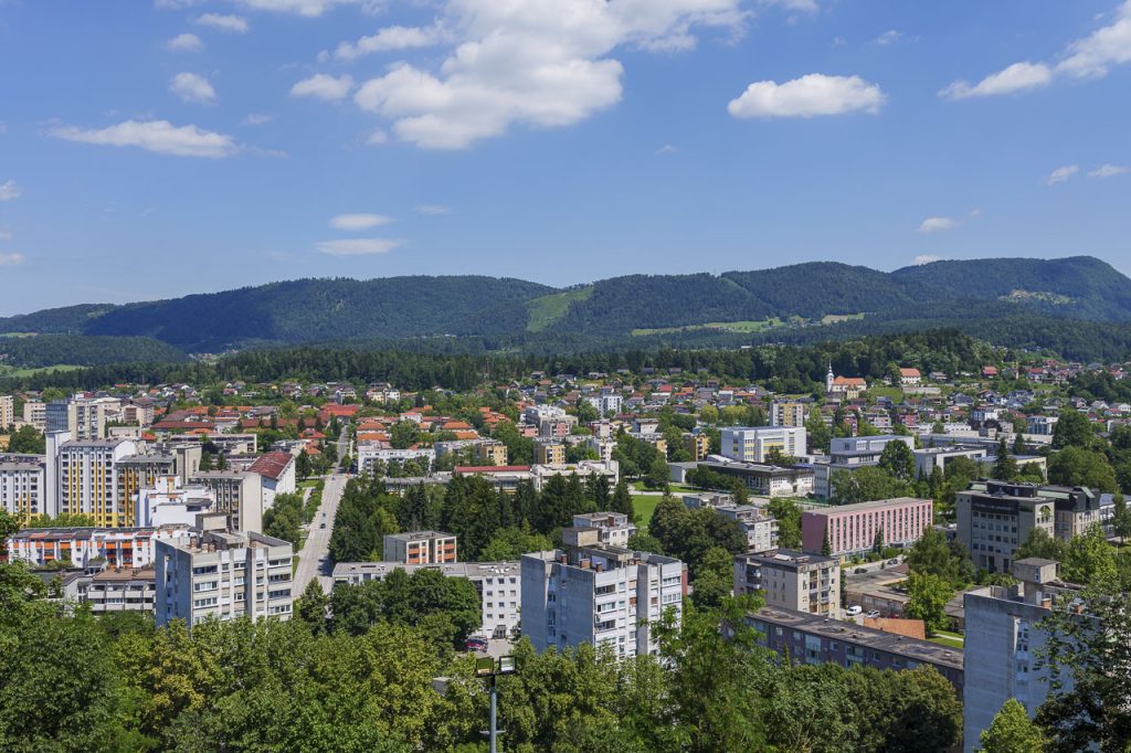 Velenje, la più giovane e dinamica città slovena 11 Veduta sulla moderna Velenje dal castello.