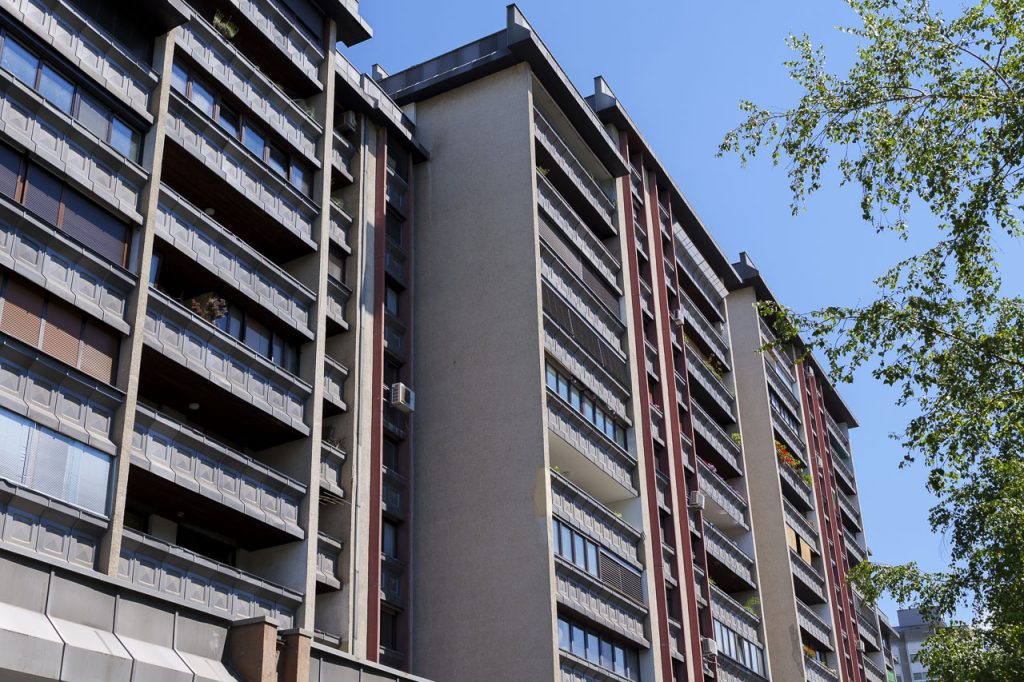 Velenje, la più giovane e dinamica città slovena 12 I tipici grandi condomini di Velenje, ma il verde non manca mai.