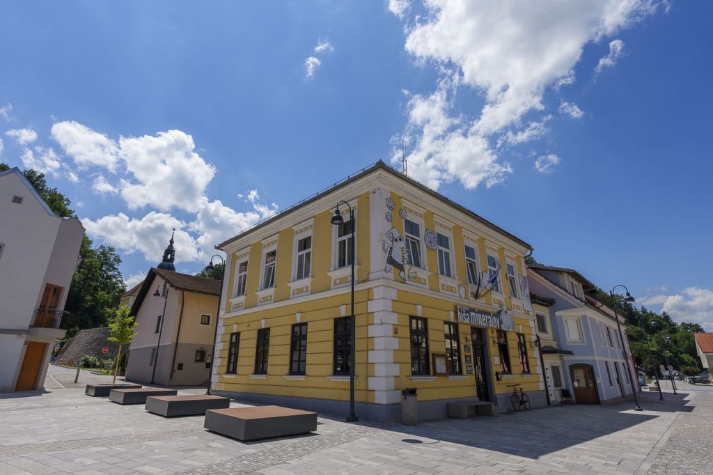 Stari trg Velenje, con la casa dei minerali.