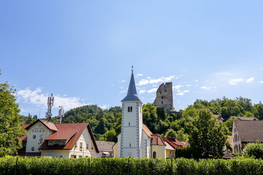 Velenje, la più giovane e dinamica città slovena 22 Il borgo di Šalek che dà il nome alla Šaleška dolina.