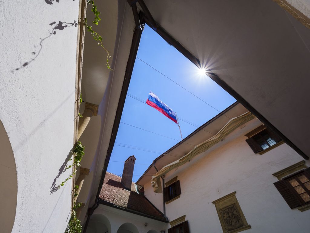 Il piccolo cortile del castello.