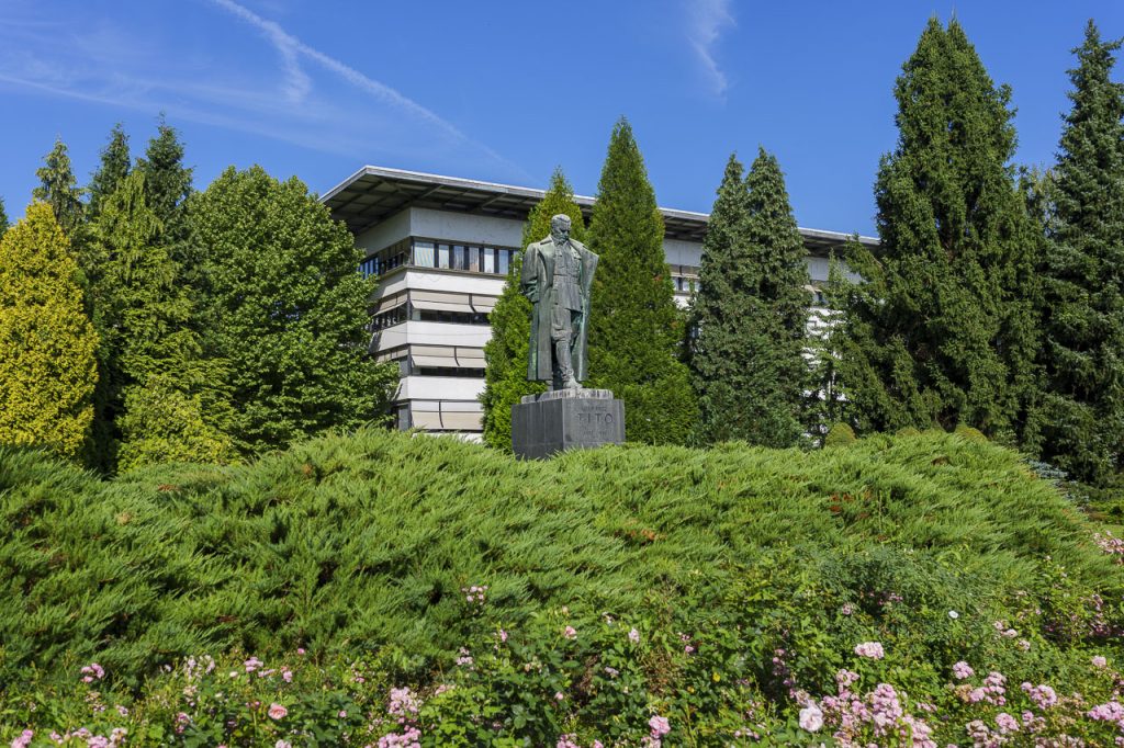 Velenje, la più giovane e dinamica città slovena 16 La grande statua del maresciallo Tito.
