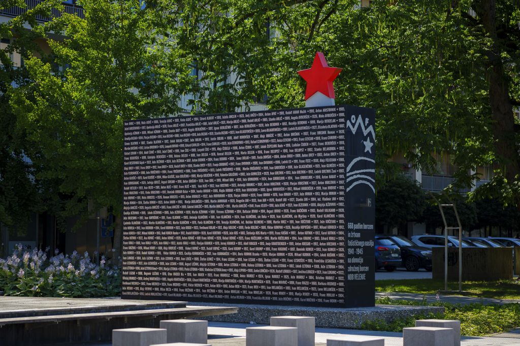 Velenje, la più giovane e dinamica città slovena 13 Il monumento alla lotta partigiana.