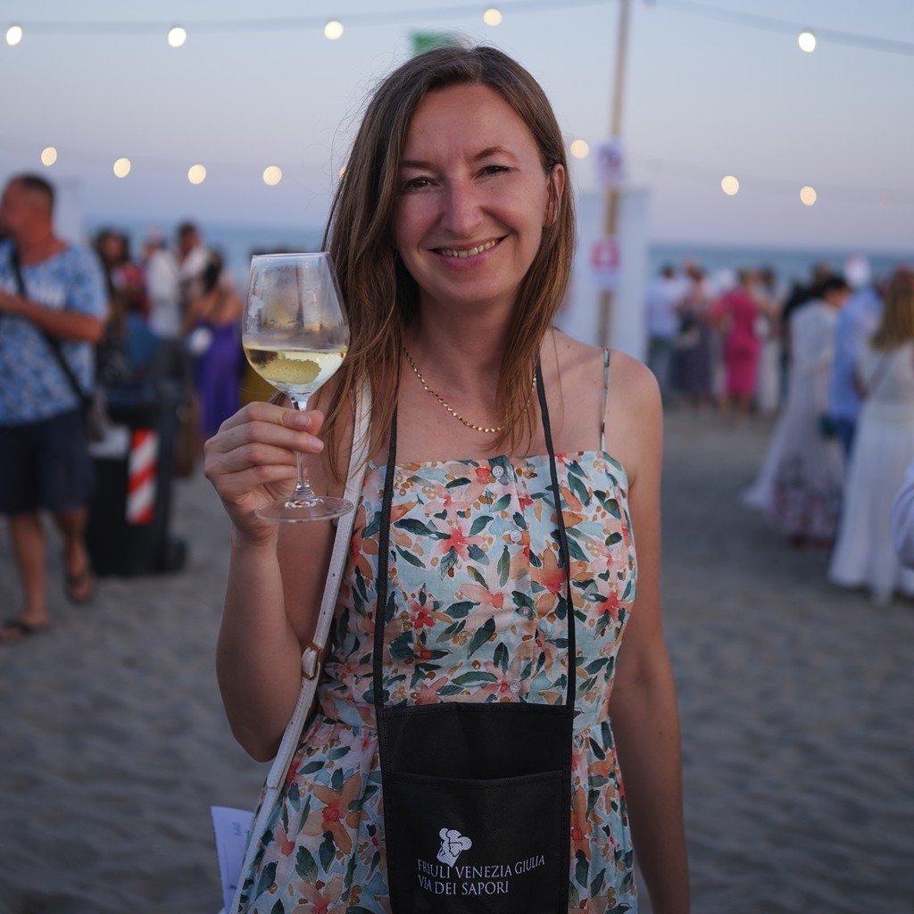 Dinner Show a Grado: un'imperdibile cena spettacolo in spiaggia 5 Benvenuti al dinner show di Grado!