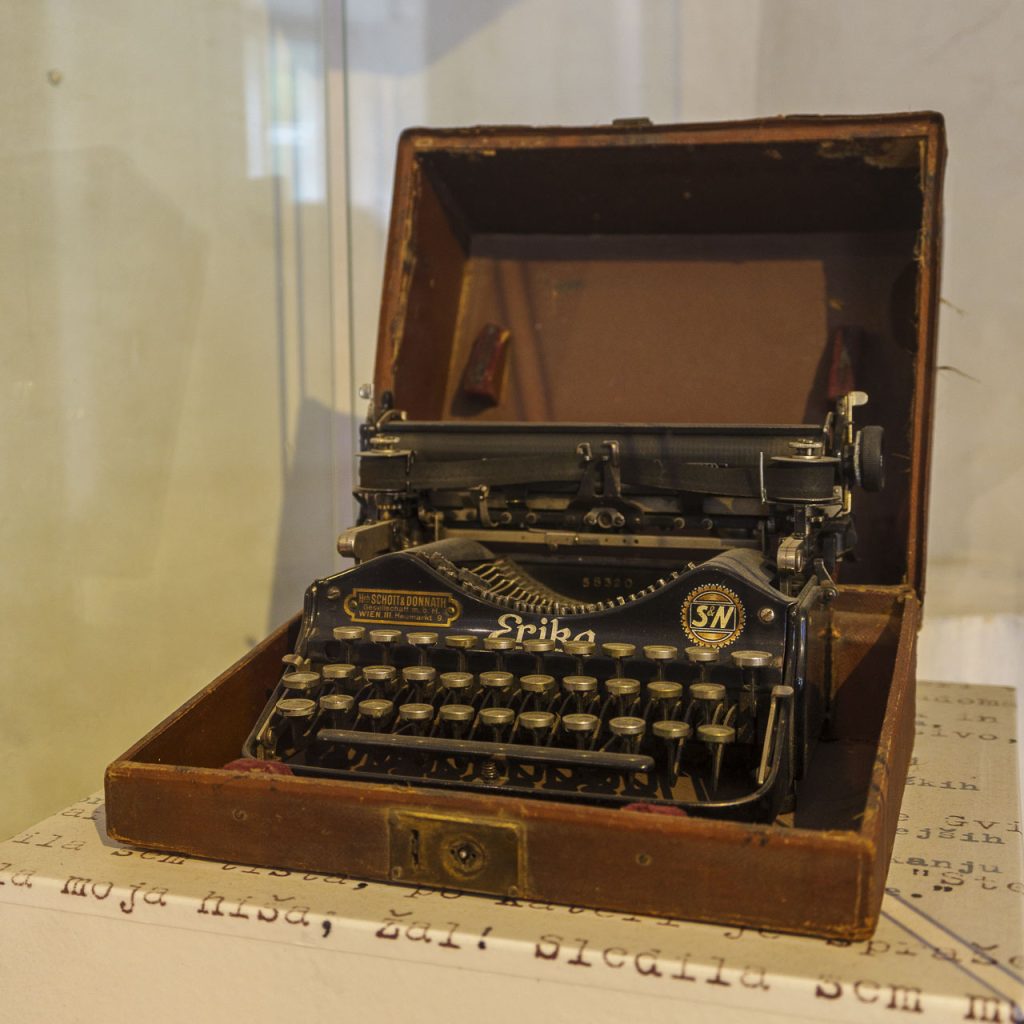 La mitica Erika, la macchina da scrivere di Alma Karlin.