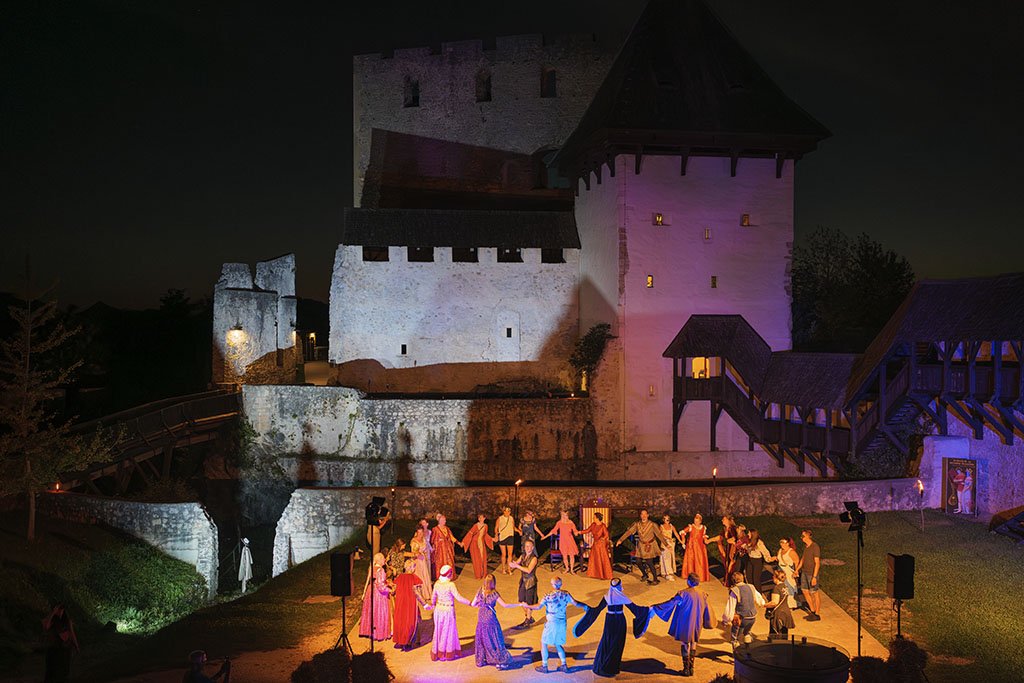 Lo spettacolare setting del castello per lo spettacolo "Celjski vsi".