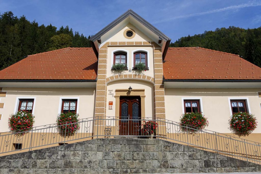 L'antica casa che ospita l'agriturismo Bukovje.