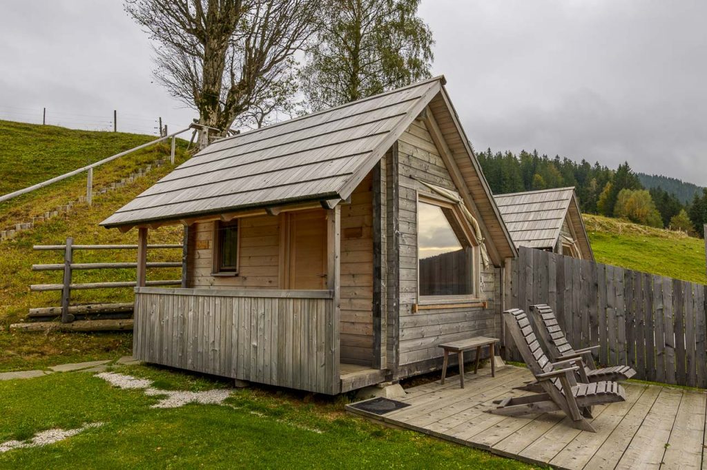 Le splendide casette-glamping dell'agriturismo Visočnik.