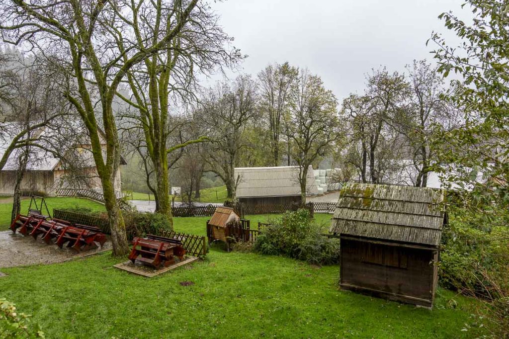 L'agriturismo Zgornji Zavratnik è completamente immerso nel verde.