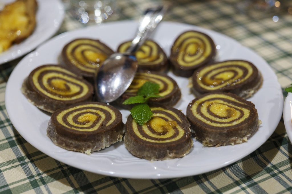 Specialità casalinghe della Savinjska all'agriturismo Stoglej.