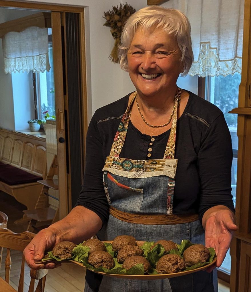 La signora Jožica ci accoglie all'agriturismo Metul.