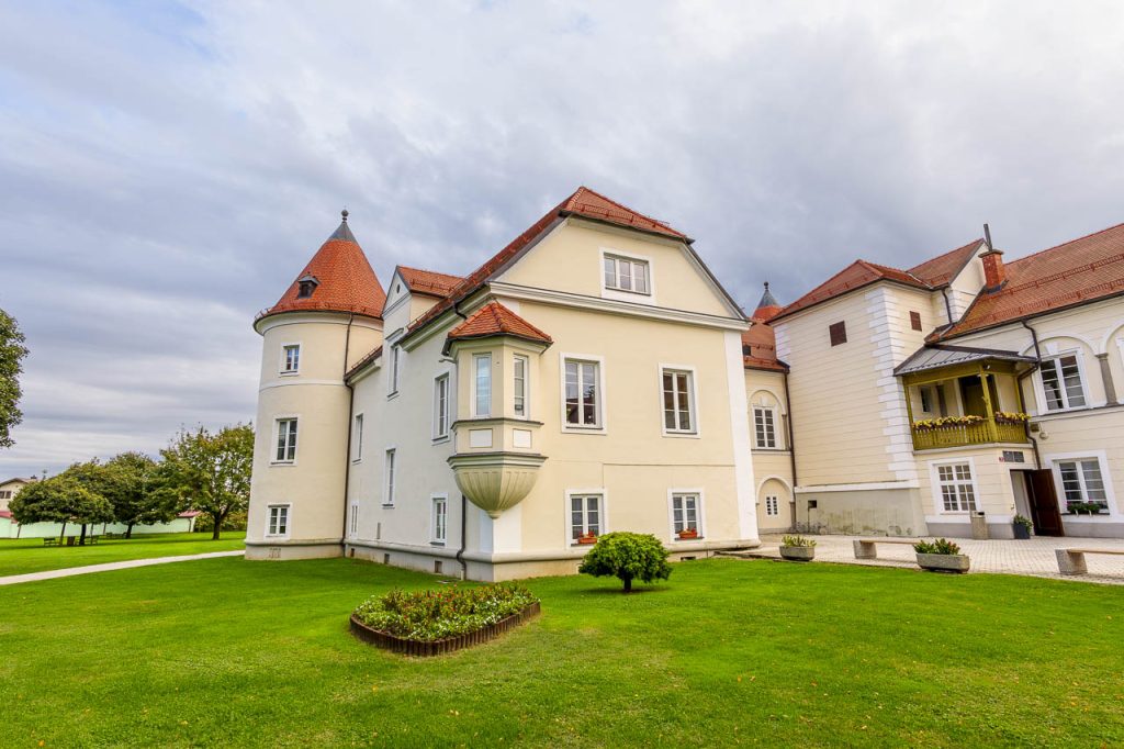 Il castello di Rače oggi, ottimamente restaurato.