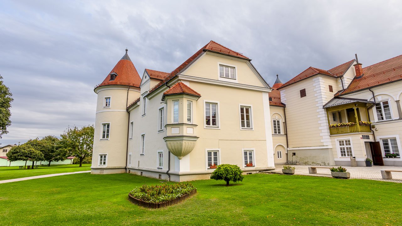 Il castello di Rače nel Ravno Polje.